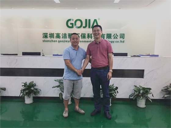 　高潔雅加盟商-張總，共享除甲醛行業(yè)無限未來，加盟除甲醛高潔雅您的第一選擇。