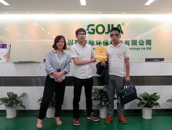 高潔雅加盟商大合影，除甲醛加盟行業(yè)市場(chǎng)穩(wěn)定，高潔雅更是有多種加盟除甲醛的支持。